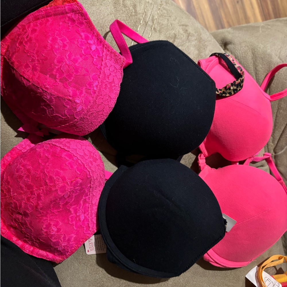 NWT 32D bundle.